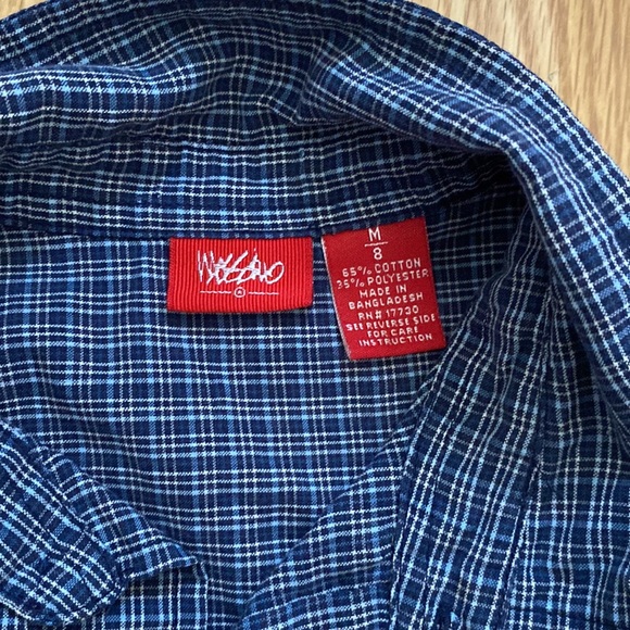 Cute crop top Button up - Picture 3 of 4